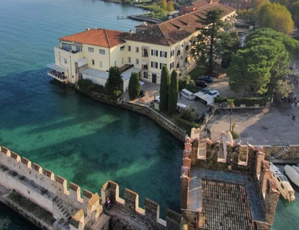 Scorcio della penisola dall’alto delle torri del Castello.